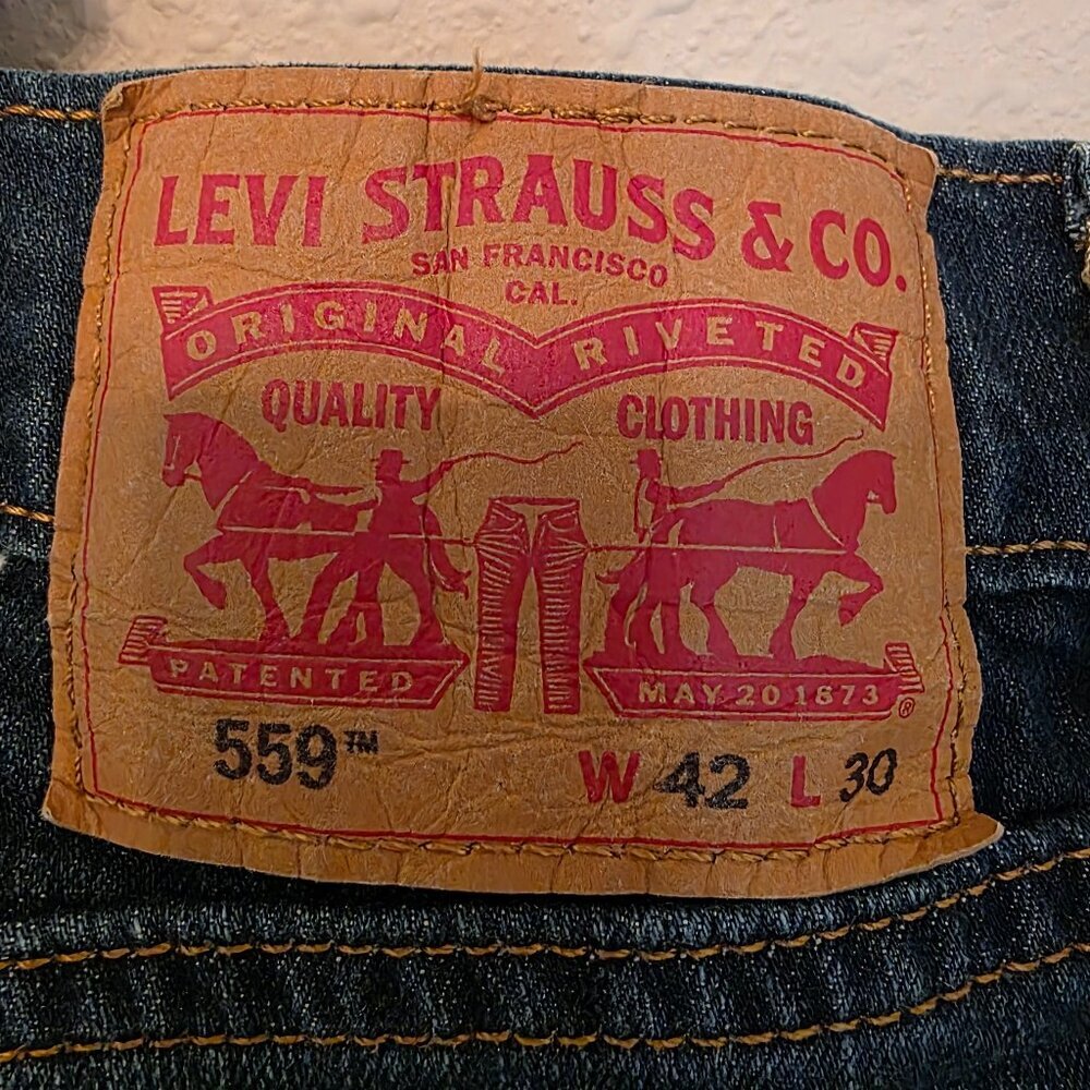 Men's Levi's 559 Relaxed Fit Straight leg denim jeans, size 42"x30". - Picture 5 of 6